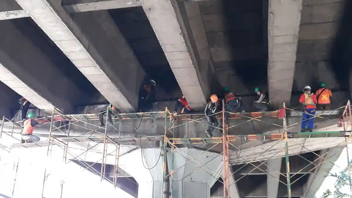 Bantalan Landasan Jembatan Tol Tanjung Barat Diperbaiki Agar Kendaraan yang Lewat Tak Goyang