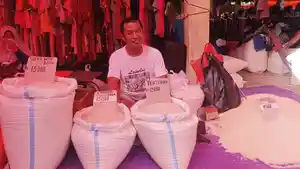 Penjual-beras-di-Pasar-Moodu-Kota-Gorontalo-Selasa-1232024.jpg