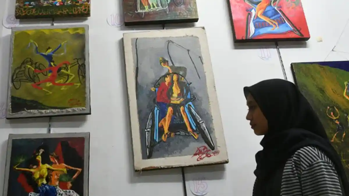 Mahdi Betjak Tuangkan Romansa Kehidupan Tukang Becak Lewat Lukisan