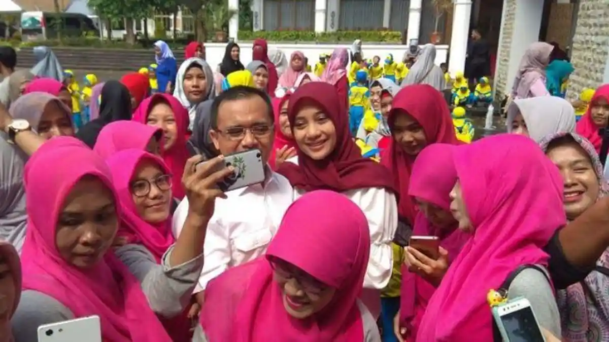 Istrinya Jadi Bupati Lanjutkan Kerja Suami, Abdullah Azwar Anas Dilantik Jokowi Jadi Menteri PAN-RB