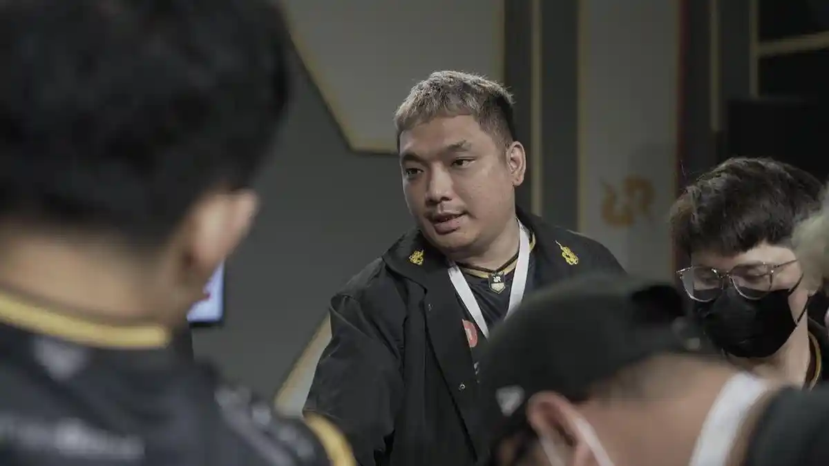 Fiel Bahas Keluarnya Coach Acil dari RRQ Hoshi hingga Penyebab Lemon hanya Main 2 Kali di M4