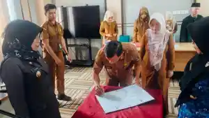 Wabup-Dharmasraya-Leli-Arni-2552926.jpg