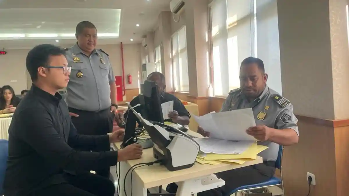 Kantor Imigrasi Maumere Sambangi Kantor KPP Pratama Ende Beri Pelayanan Eazy Paspor