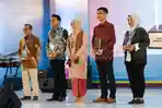 Penyerahan-penghargaan-mitra-Gernas-BBI-2022-Sulbar-kepada-KALLA.jpg