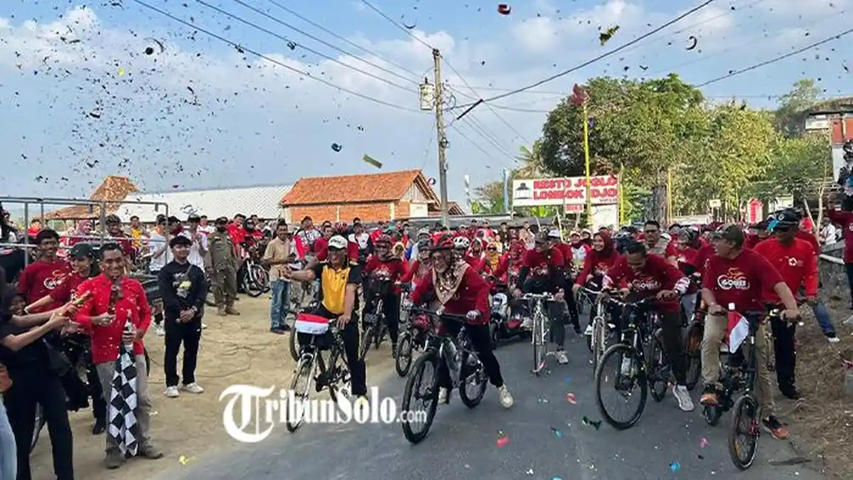 Bupati Sri Mulyani Lakoni Gowes Kemerdekaan Sekaligus Promosikan Wisata Rowo Jombor Klaten