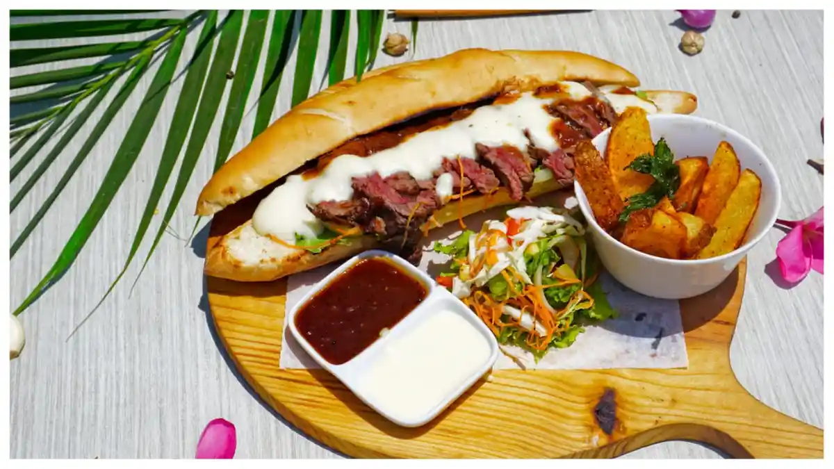 Tiga Menu Spesial September di Swiss-Belhotel, dari Tilong Burger hingga Es Kuwut