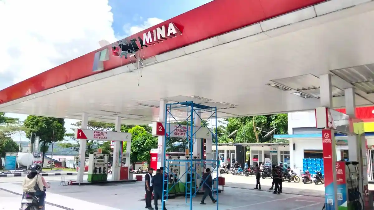 Diduga Korsleting Listrik, Tulisan Pertamina di SPBU Kebun Cengkeh Terbakar, Api Berhasil Dipadamkan