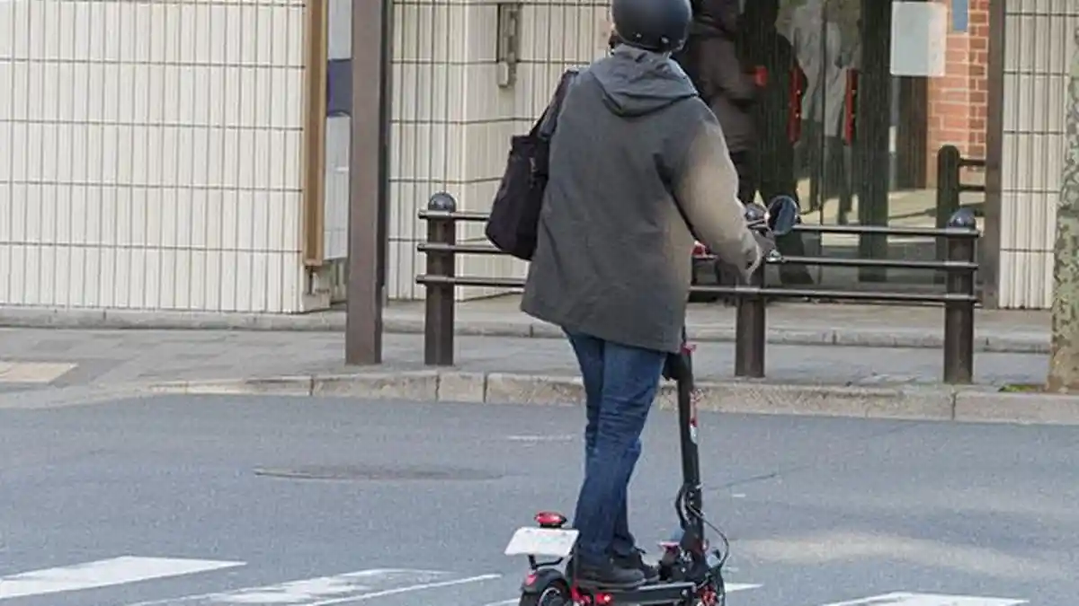 Jepang Izinkan Warganya Kendarai Kickboard Tanpa SIM