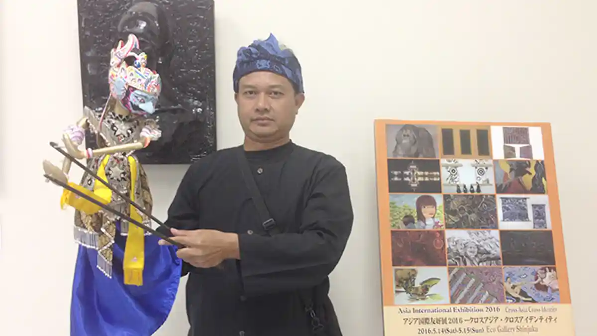Dede Dalang Wayang Golek Bandung Memukau Pengunjung Pameran Seni di Jepang