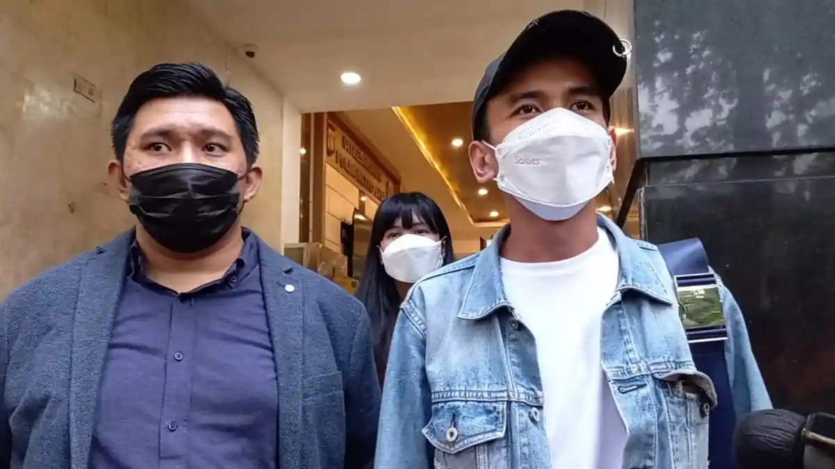 Diperiksa Polda Metro, Adam Deni Tantang Kuasa Hukum Jerinx SID