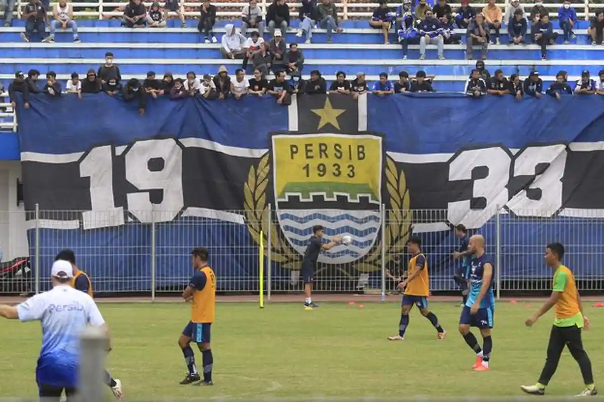 Berita Populer Persib, Bobotoh Beri Dukungan Langsung dan Wander Luiz Senang Dapat Chant Spesial
