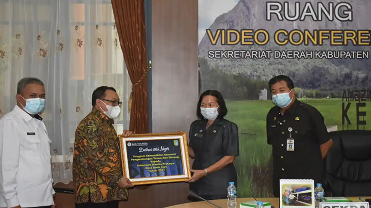Kadisperindag dan UKM Usul Bangun Rumah Tenun di Sintang, Ini Tanggapan Agus Chusaini