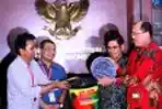 MK Diberi Balsem Anti Korupsi