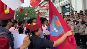 PMKRI_Demonstrasi-di-DPRD-Jambi.jpg