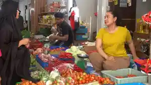 HARGA-CABAI-Aktivitas-jual-beli-di-Pasar-Tempe-Sengkang.jpg
