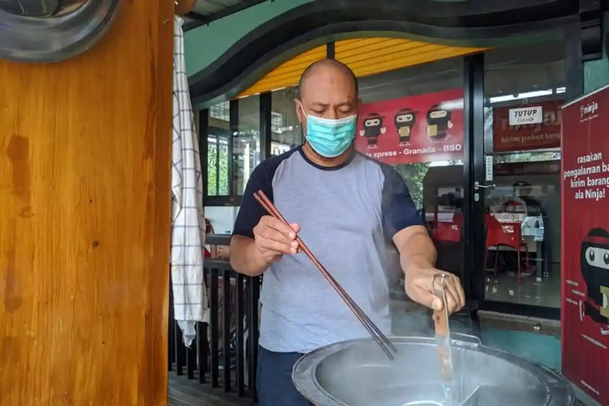 Kisah Pilot Banting Stir Jadi Penjual Mi Ayam Gara-gara Pandemi Covid-19