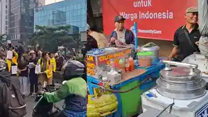 Pedagang-di-Kawasan-Bundaran-HI-saat-demo-berlangsung.jpg