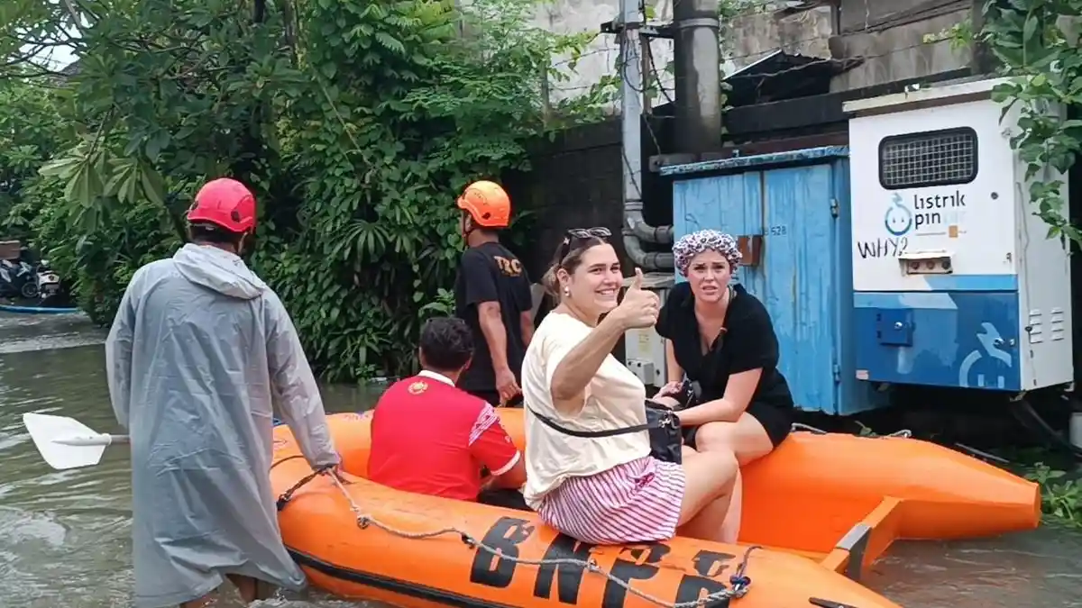 Banjir di Jalan Atena II Denpasar Bali, 20 WNA Turut Dievakuasi