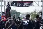 Aremania-sudah-memulai-perjalanan-konvoi-dalam-aksi-melumpuhkan-jalanan-selama-135-menit.jpg