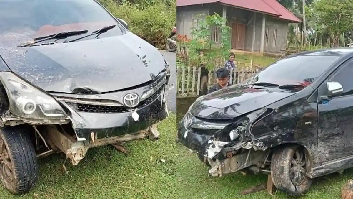 Mobil Toyota Avanza Ringsek Parah Usai Tabrak Pagar Rumah Warga Saat Hindari Sapi di Muna Barat