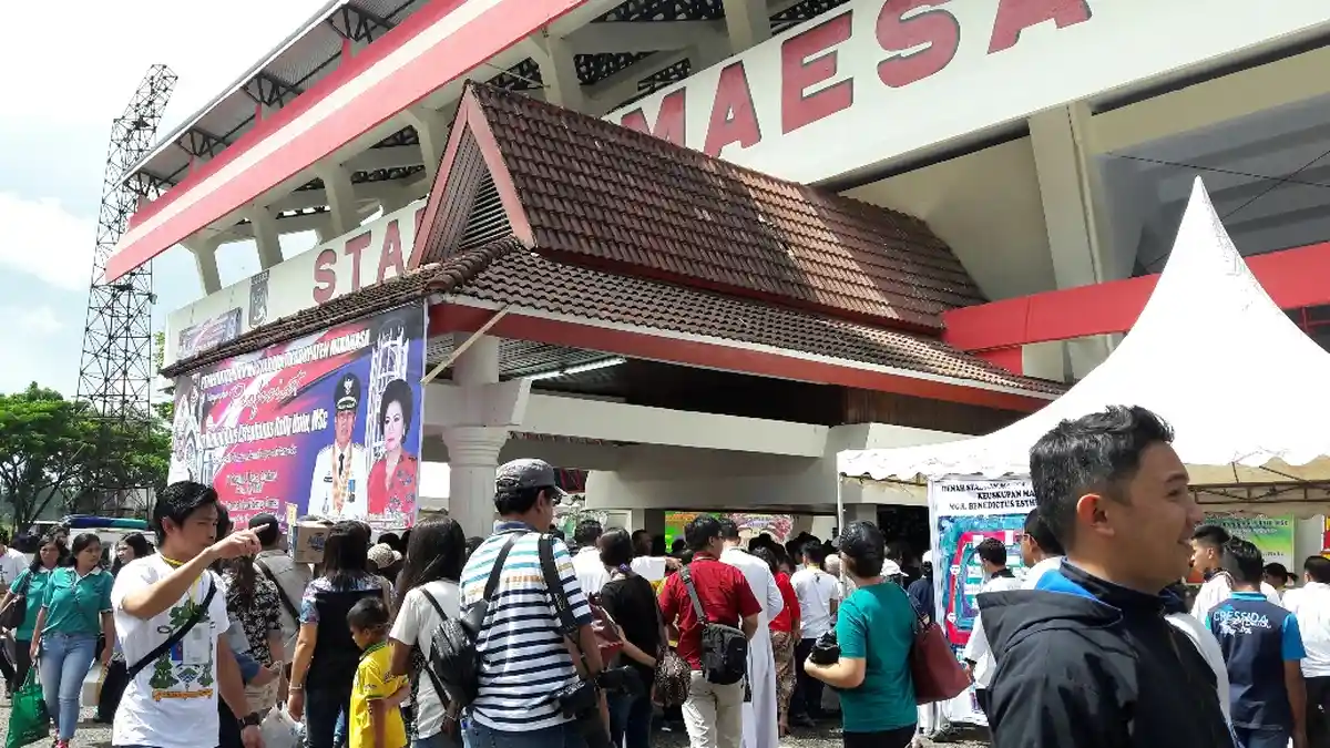 Umat Katolik Mulai Masuk di Stadion Maesa