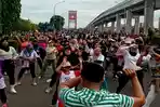 Pangkal-Jembatan-Ampera-Membeludak-Ratusan-Ibu-Ibu-Kompak-Senam-Sehat-di-Jalur-Baru-CFD.jpg