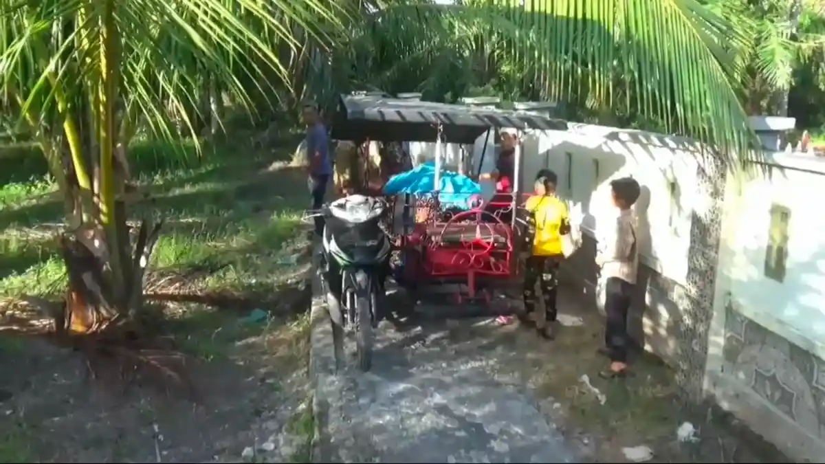 AKSINYA Terekam CCTV, Maling Ini Malah Tinggalkan Becak dan Barang Curian