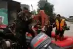 Evakuasi Warga Korban Banjir Kampung Pulo