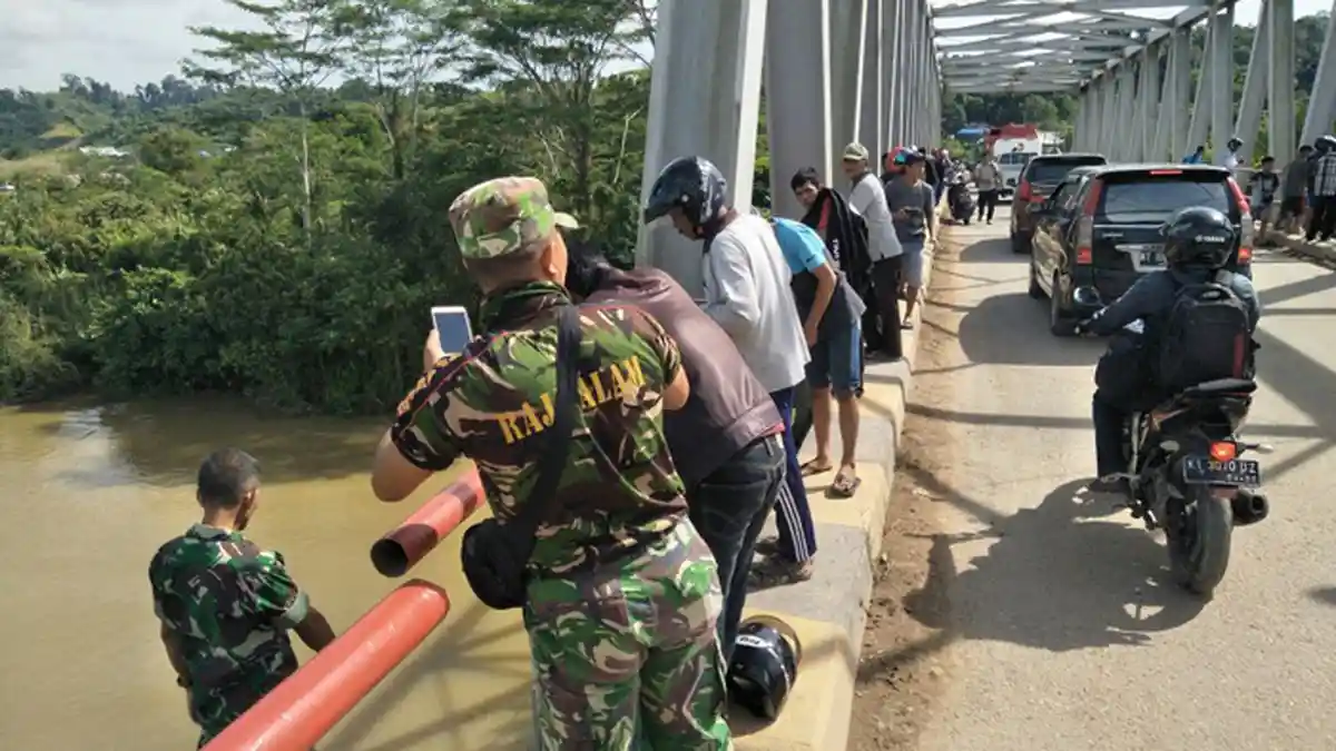 Remaja 13 Tahun Dilaporkan Lompat dari Jembatan Gunung Tabur