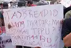 Massa Aksi Geruduk Pengadilan Tipikor, Minta Adili Penerima TPPU Kasus SPAM Pesawaran