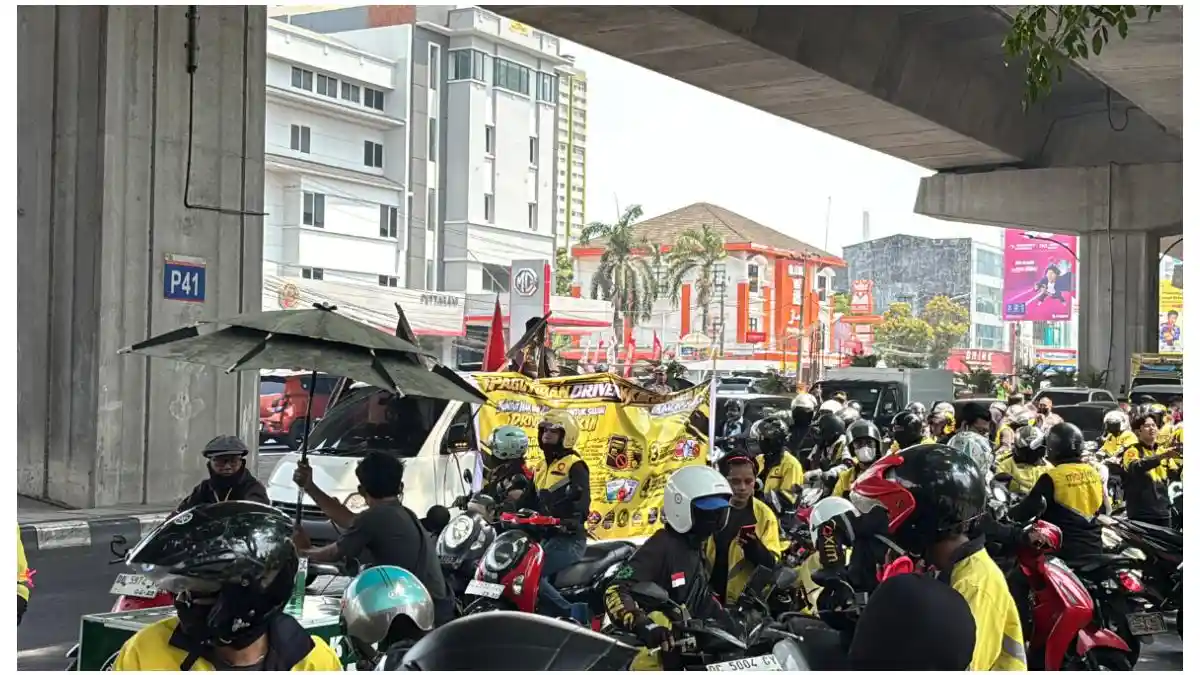 Potongan Berantai Maxim Cekik Driver:Jaket Rp400 Ribu, Komisi 8 Persen ...
