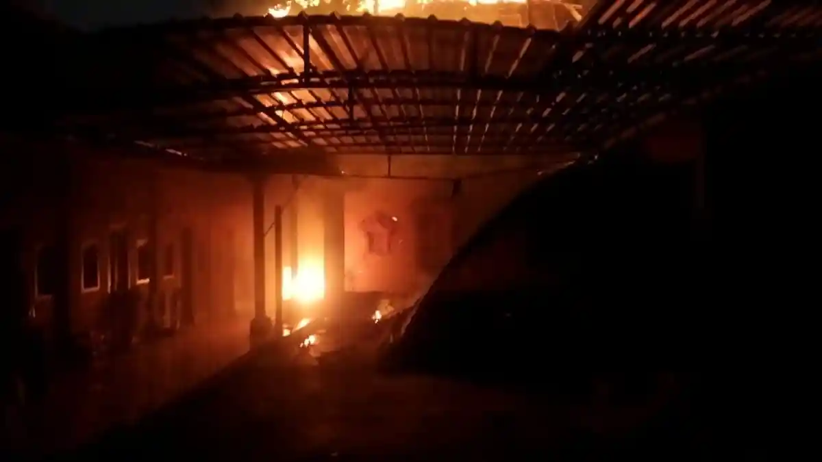 Sebuah Kos-kosan Terbakar di Denpasar, 5 Mobil PMK BPBD Dikerahkan