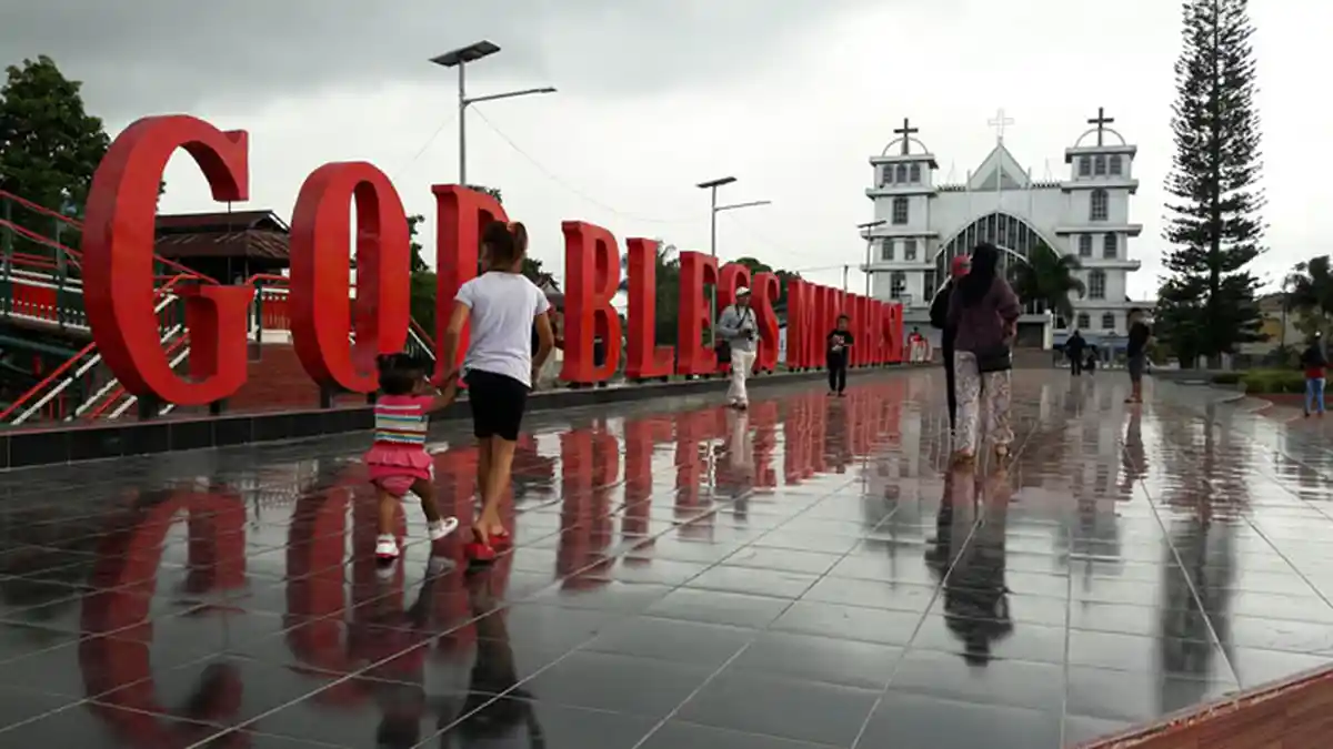 Wisatawan tak Henti Kunjungi Benteng Moraya dan Taman God Bless