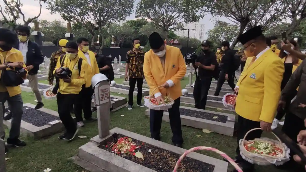 DPP Partai Golkar Ziarah Makam dan Tabur Bunga di TMP Kalibata Sambut HUT Ke-57