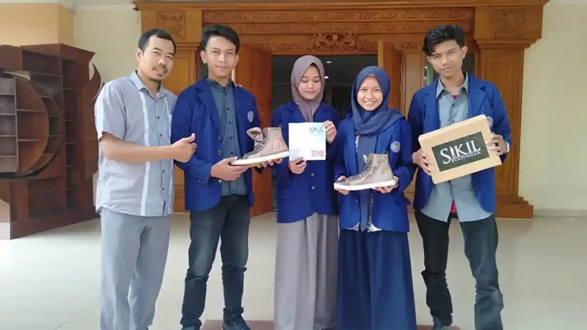 Mahasiswa UNY Ciptakan Sepatu Berbahan Limbah Kulit