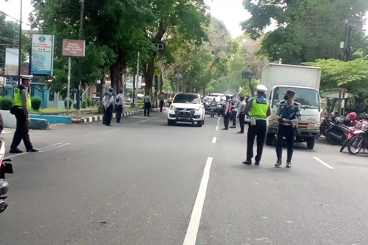 Satlantas Polres Lumajang Masifkan Pemberlakuan Tilang Manual di Sejumlah Titik