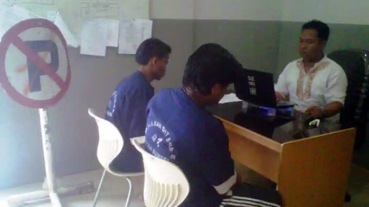 Sopir dan Kernet Bus Kota Curi Rambu Lalu Lintas