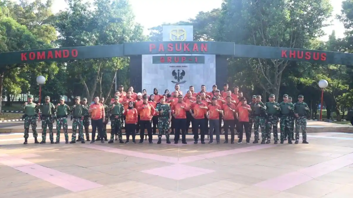 Menyambut Hari Dharma Karyadhika, Kemenkumham Banten Latihan Menembak di Grup 1 Kopassus Serang