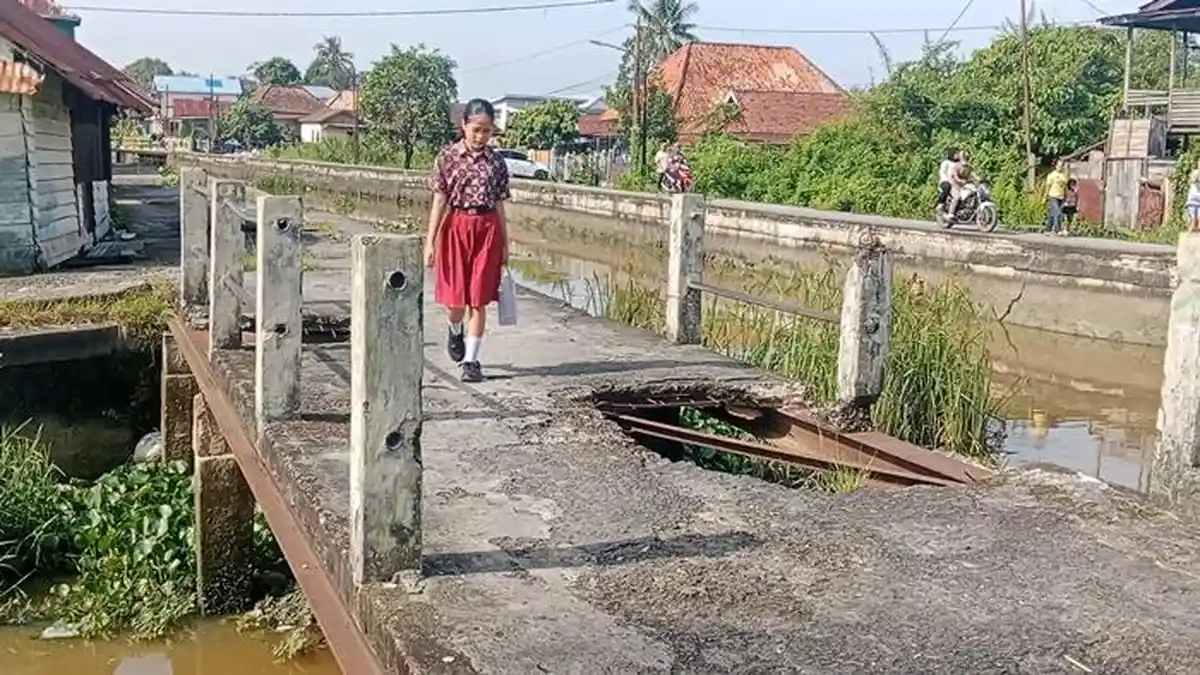 Warga 5 Ulu Palembang Resah, Jalan Utama Ambles dan tak Kunjung Diperbaiki