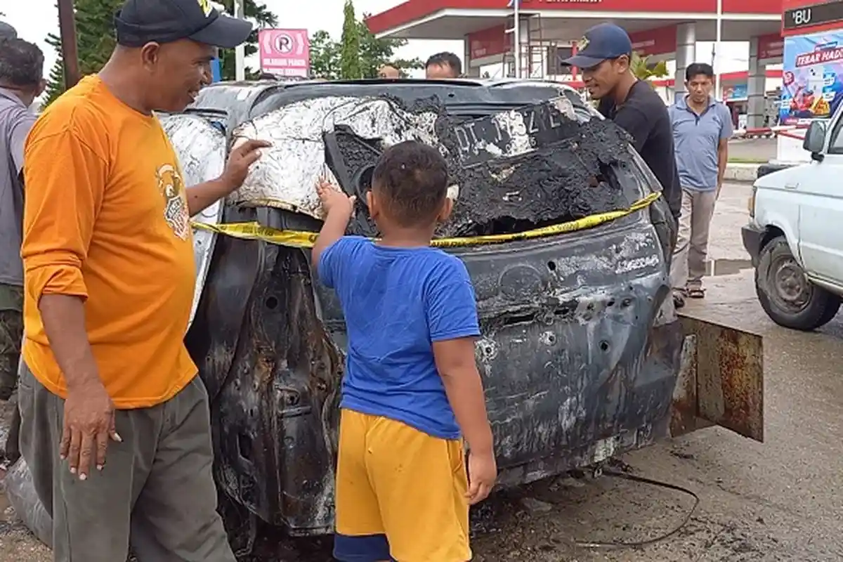 Kronologis Mobil Minibus Terbakar, Ternyata Hendak Antre BBM di SPBU Anduonohu Kendari