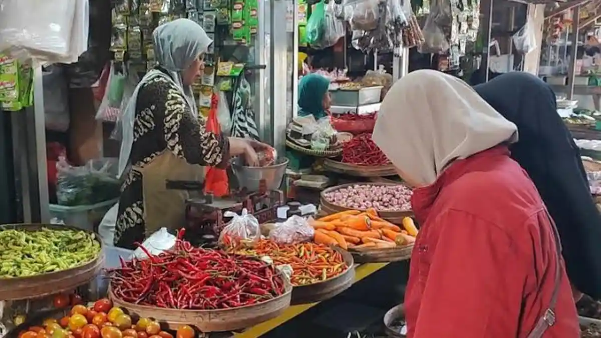 Jelang Bulan Ramadan 2025, Harga Komoditas di Pasar Basah Trenggalek Naik Tapi Daya Beli Turun
