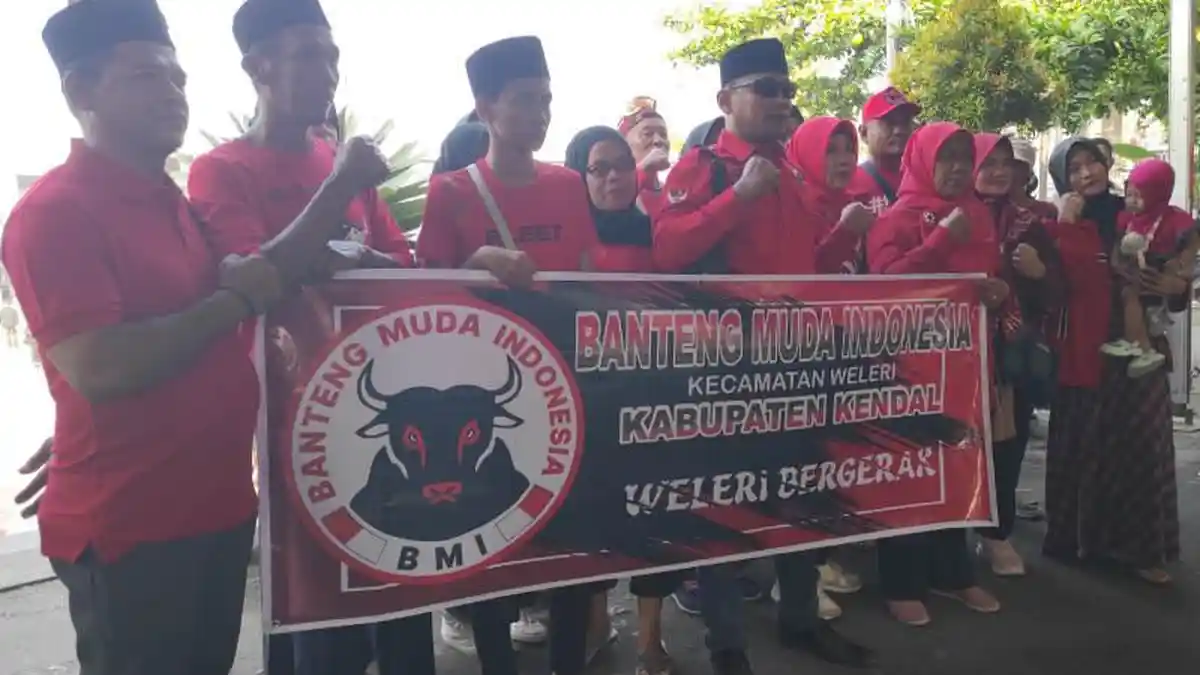 Warga Luar Daerah Ikut Ziarah Haul Bung Karno di Kota Blitar
