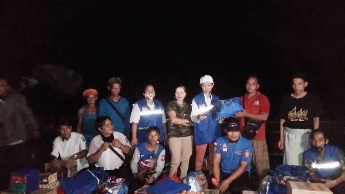 Dinsos Kutai Barat Salurkan Bantuan Korban Kebakaran di Kampung Jerang Dayak