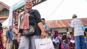 Pertamina-Patra-Niaga-Regional-Sulawesi-menyediakan-paket-sembako-masyarakat-Kendari.jpg