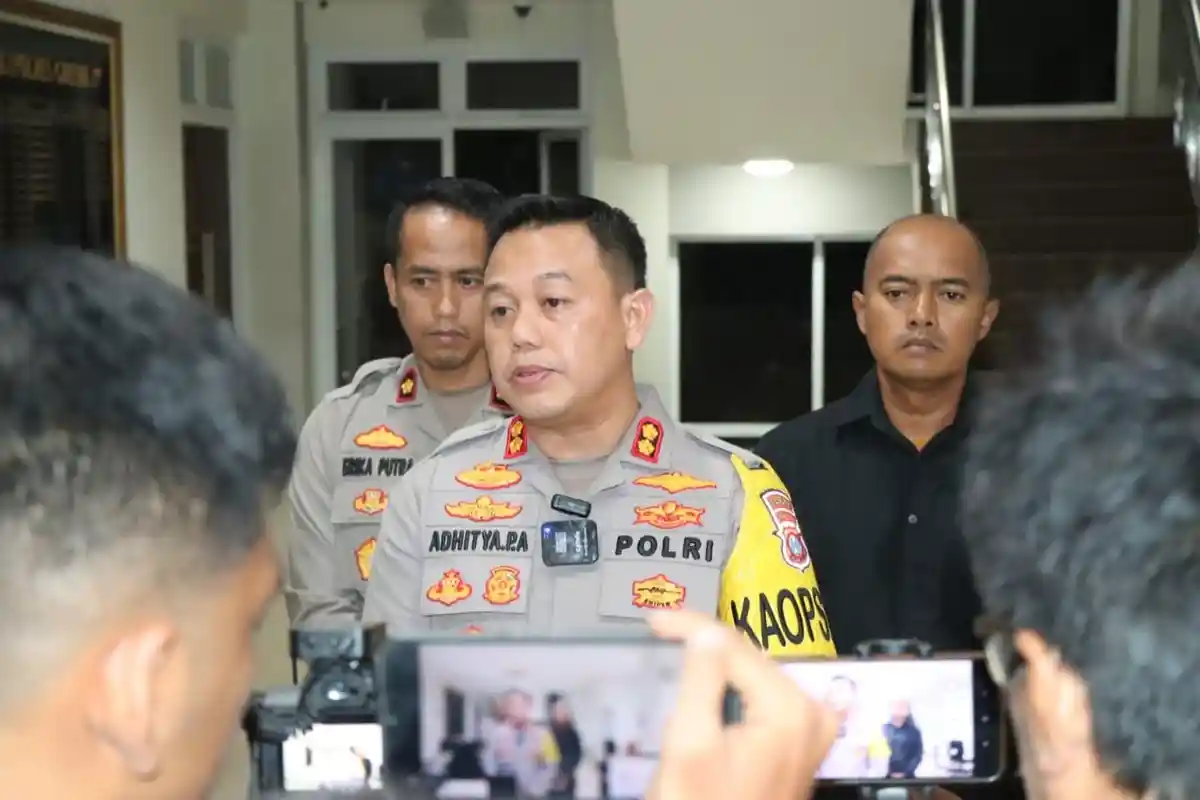 Buntut Kericuhan Laga Gresik United, Kapolres Sebut 5 Polisi Masih Dirawat Gegara Lemparan Batu