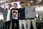 Grup Musik Friday Main di HUT Mustang KG ke-1