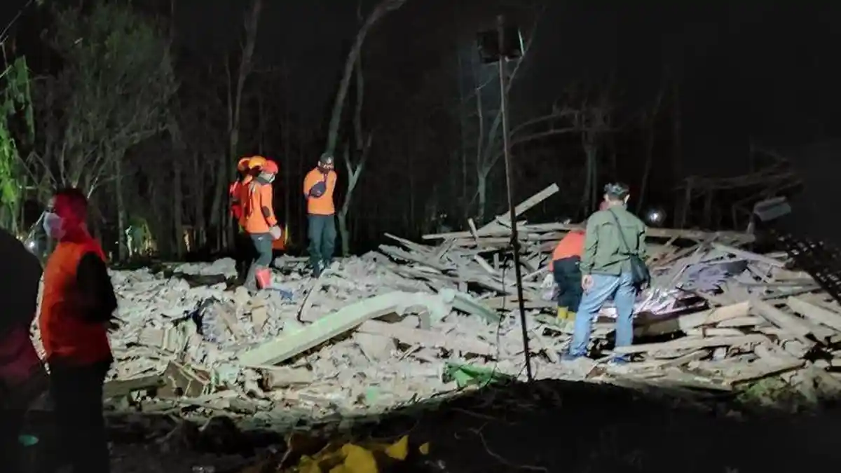 FAKTA Ledakan Blitar: Terdengar hingga 25 Km, Obat Mercon, Serpihan Tubuh Korban 100 Meter dari TKP