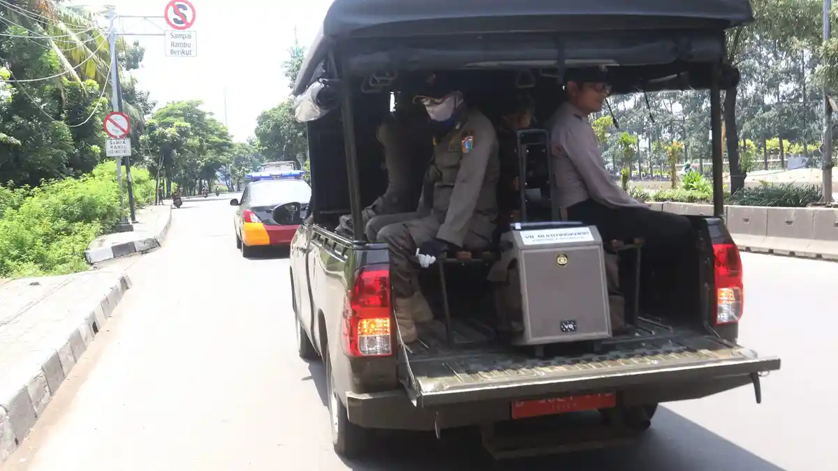 ‎Terapkan Maklumat Kapolri, Polisi Bubarkan 1371 Kerumunan Massa