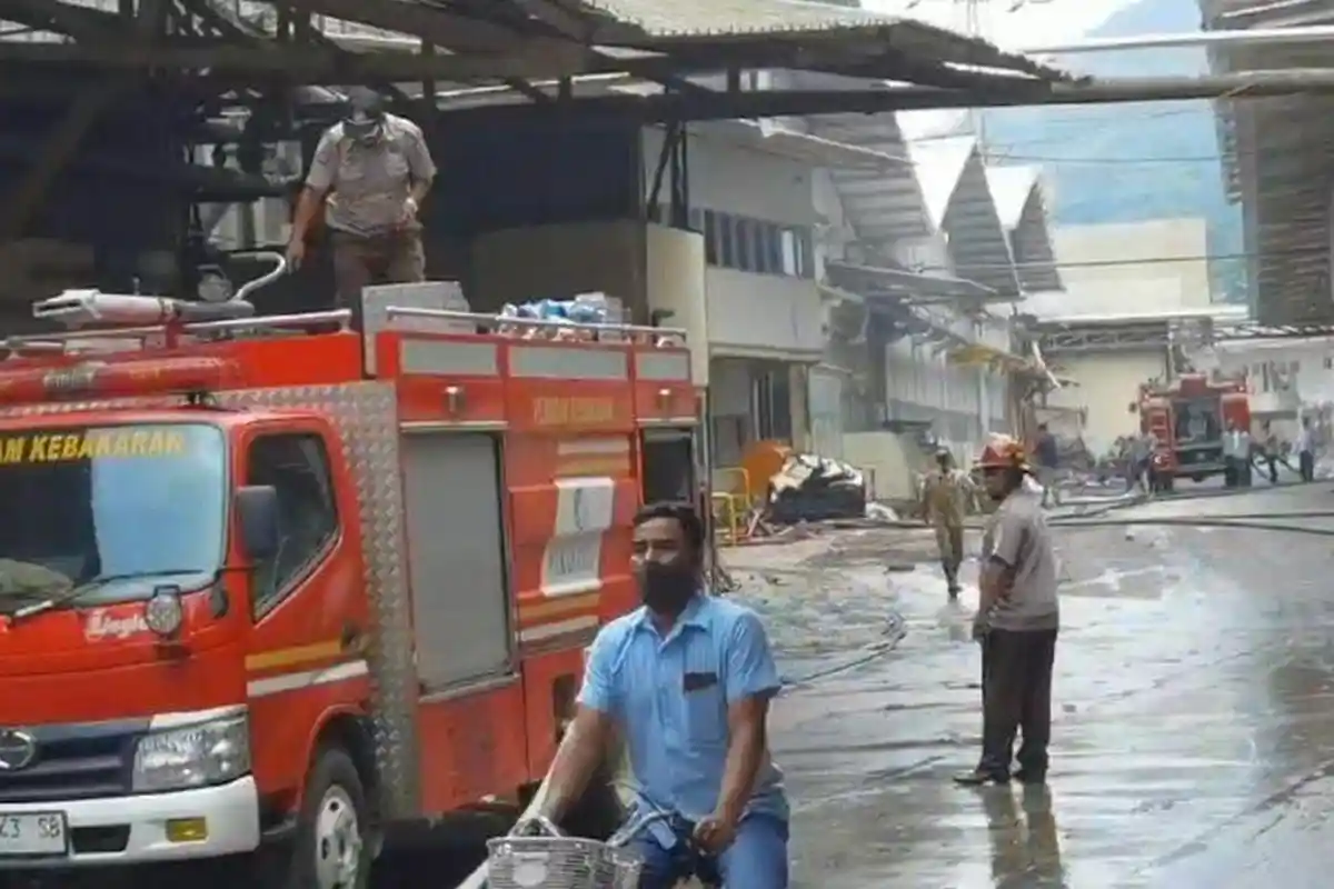 BPBD Sumedang Sebut Ada 2 Gedung di PT Kahatex yang Terbakar, Tempat Penyimpanan Kain dan Tabung Gas