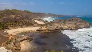 Wisata-Pantai-di-Pacitan.jpg